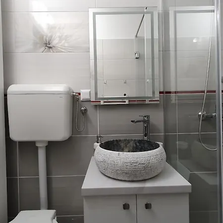 Apartment Artment! A New And Stylish For - Free Parking